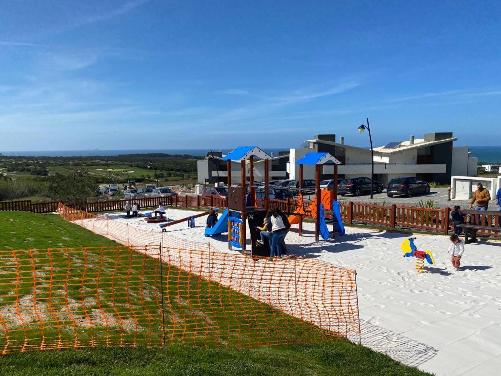 Royal Obidos Scenic Resort 프라이아델레이 외부 사진 Playground in the village