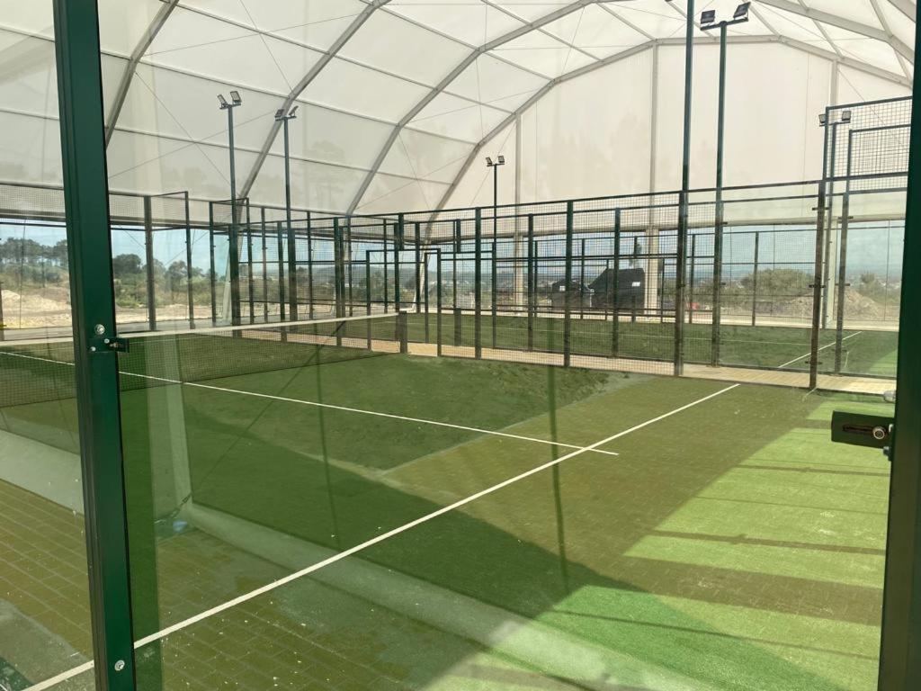 Royal Obidos Scenic Resort 프라이아델레이 외부 사진 The indoor paddle tennis courts at the University of Nottingham