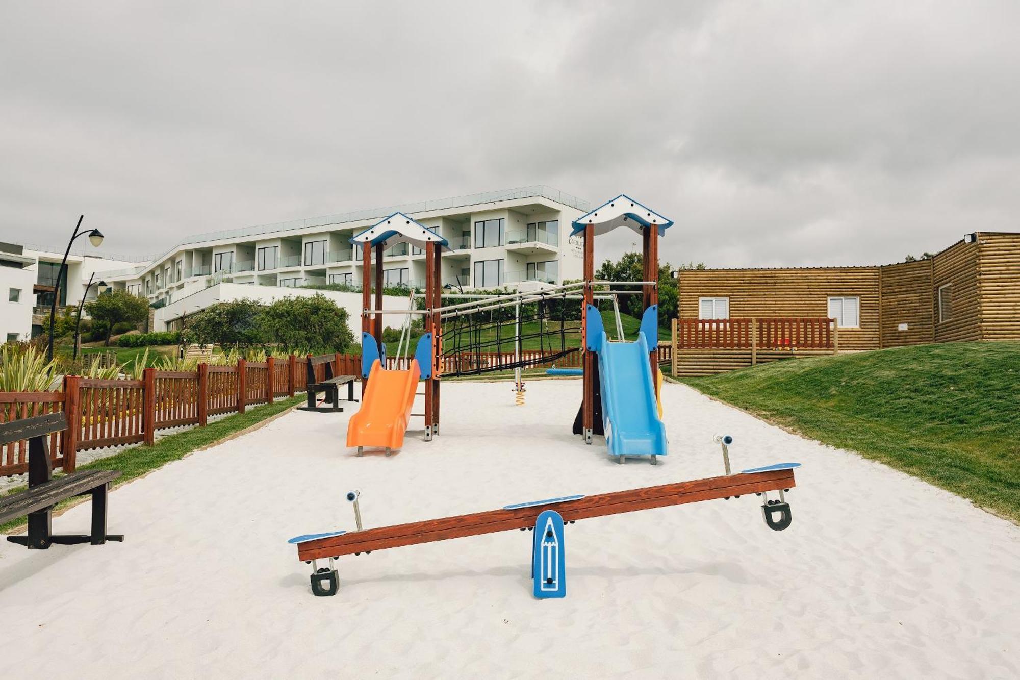 Royal Obidos Scenic Resort 프라이아델레이 외부 사진 Playground in the village