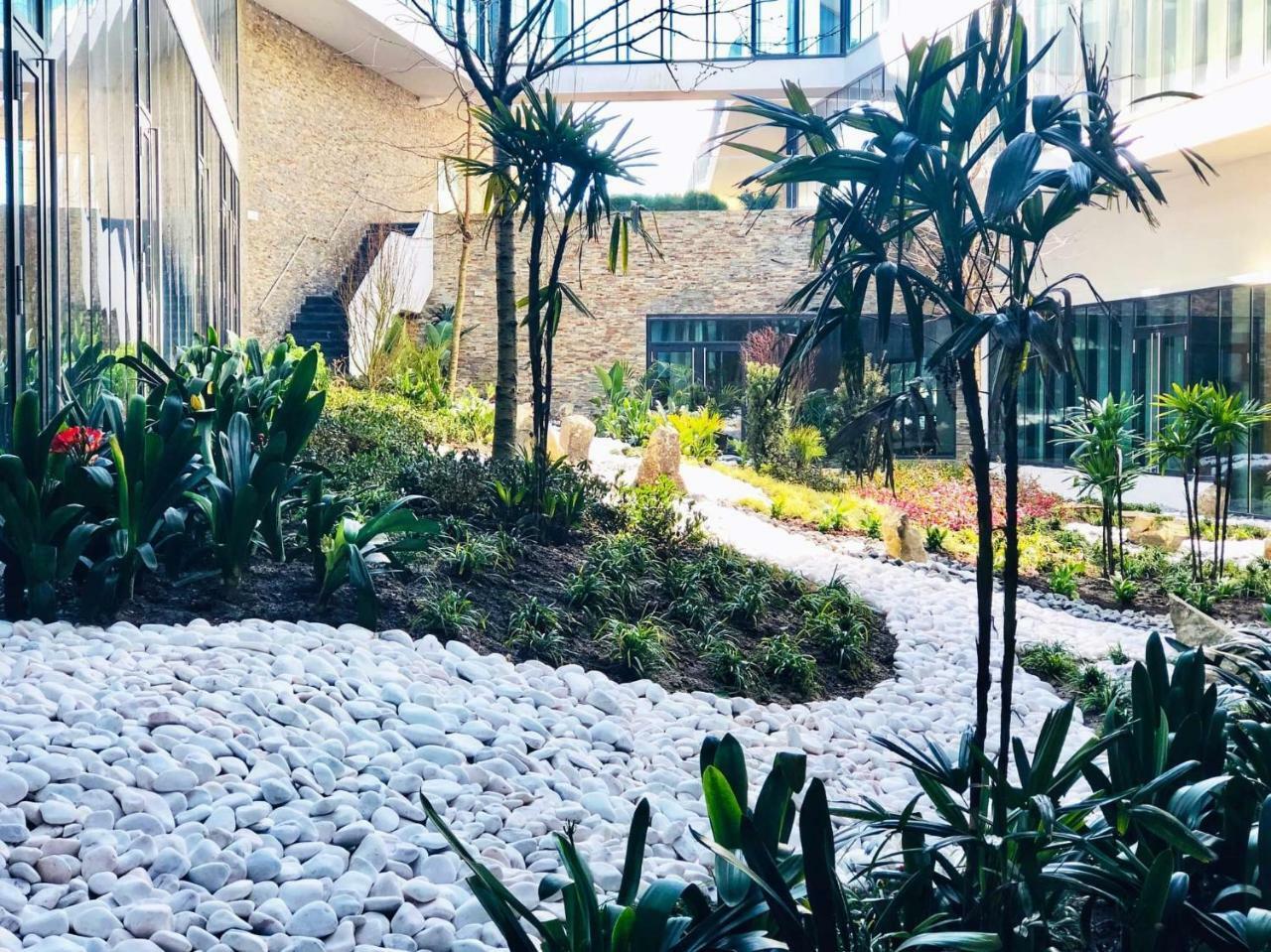 Royal Obidos Scenic Resort 프라이아델레이 외부 사진 The courtyard of the hospital