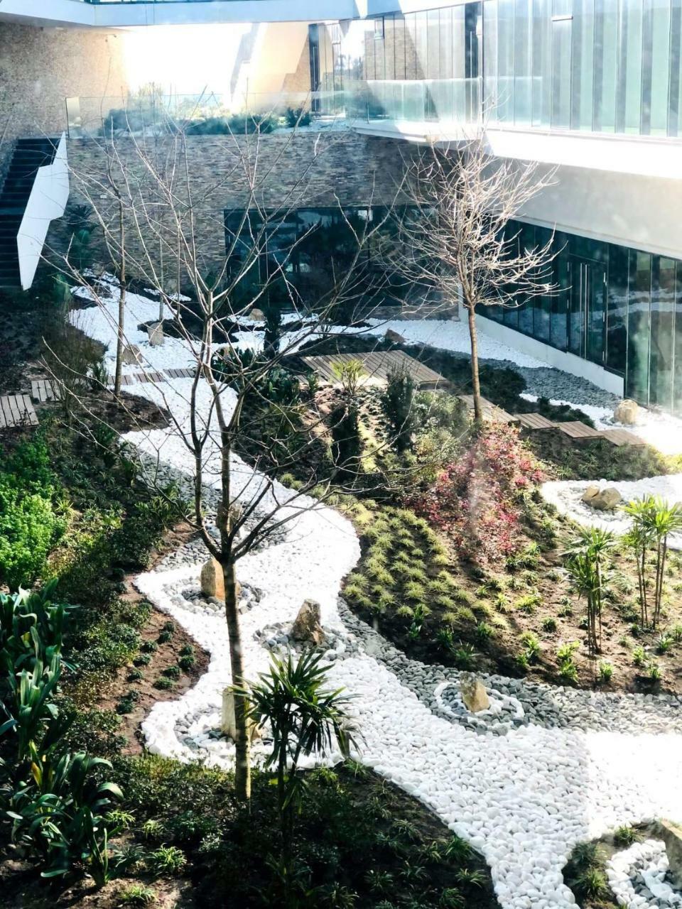 Royal Obidos Scenic Resort 프라이아델레이 외부 사진 The waterfall at the entrance of the building